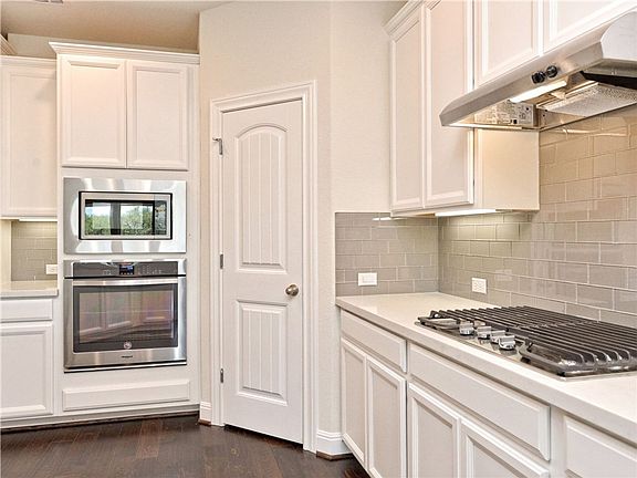 4th image of 15716 Cinca Terra Dr