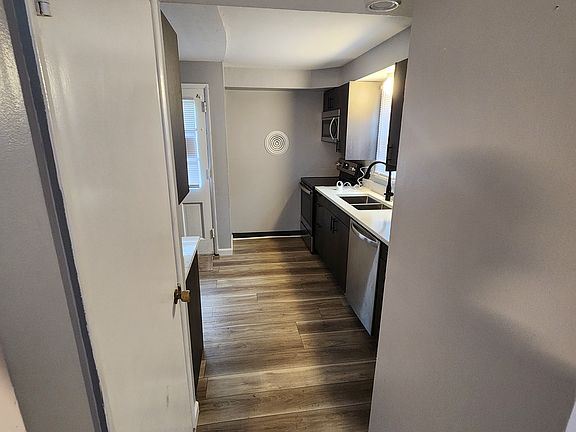 2nd image of 2170 Earl Ave