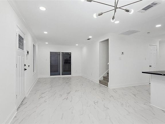 4th image of 6164 Victorian Dr