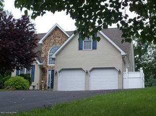 576 Eagle Dr, East Stroudsburg, PA