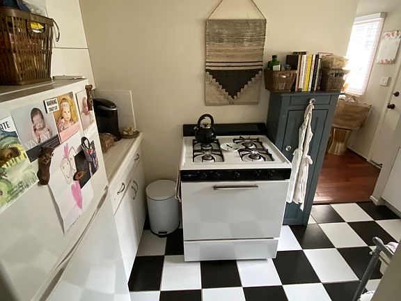 2nd image of 472 3rd St APT C