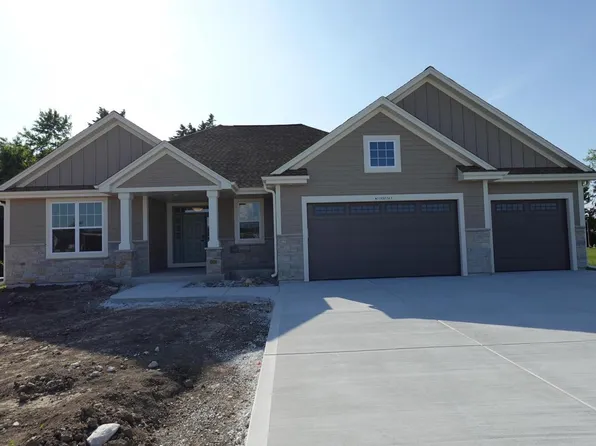 W239N5563 Fieldstone Pass CIRCLE, Sussex, WI 53089