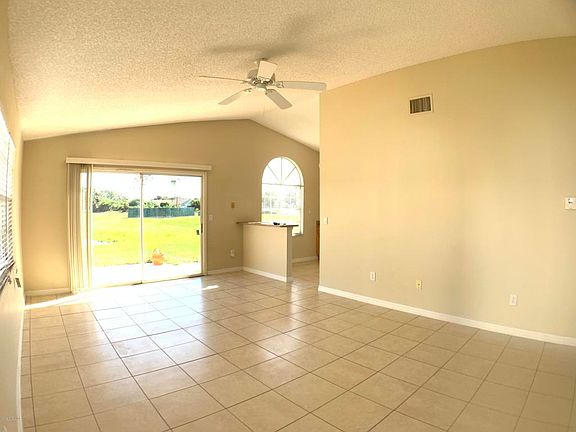 2nd image of 963 Wateroak Dr NE