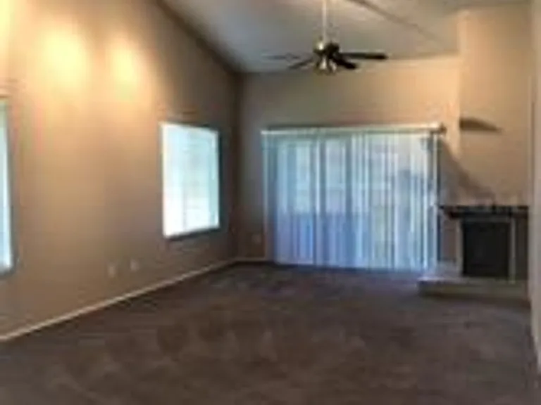 467 Newton Pl — Photo 2