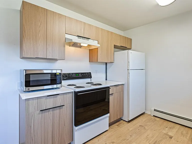North Russell Apts-1650 N Russell — Photo 9