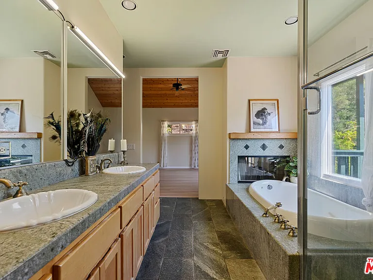 20912 Fontaine Rd — Photo 24