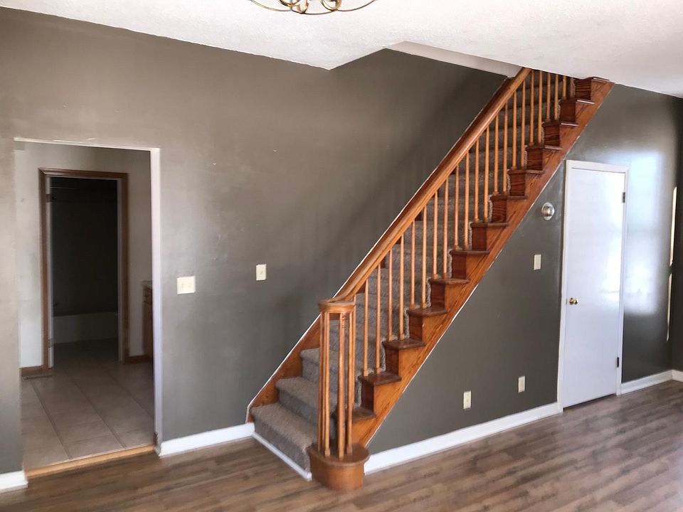 2nd image of 530 Hull Ave