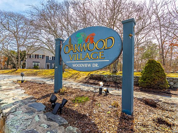 3rd image of 81 Woodview Drive UNIT 81