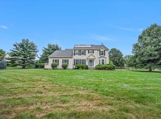 39 Meadowview Dr, Phillipsburg, NJ 08865