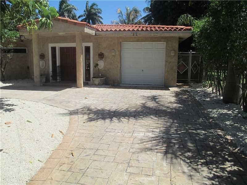 1st image of 2050 Alamanda Dr