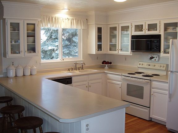 Bright and Cheery Kitchen