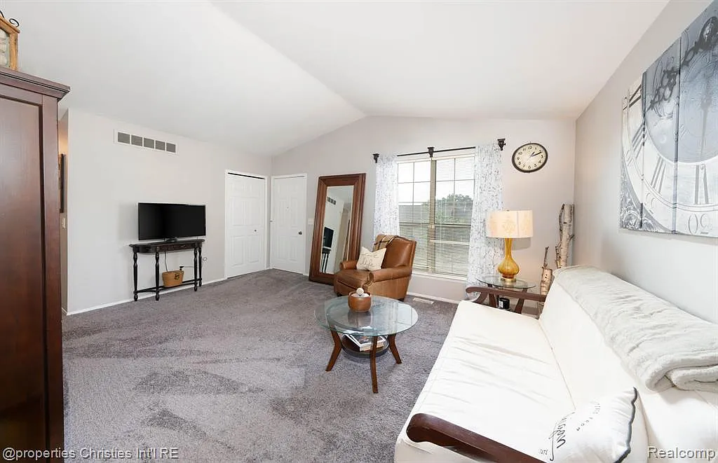 2 bed, 1.0 bath, 956 sqft, $1,750 — Photo 4