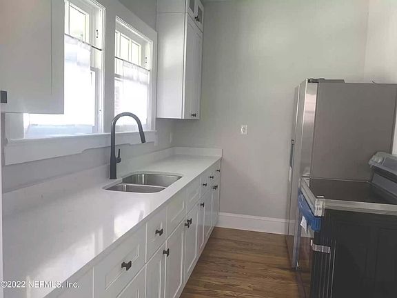 4th image of 1210 James St