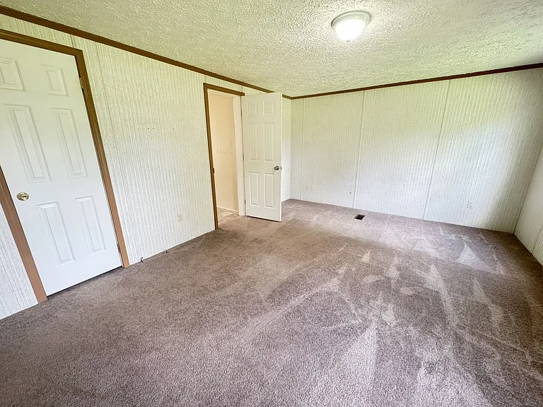 1451 Columbus Rd — Photo 13