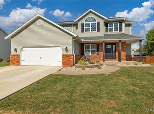 912 Oakridge Dr, Maryville, IL 62062