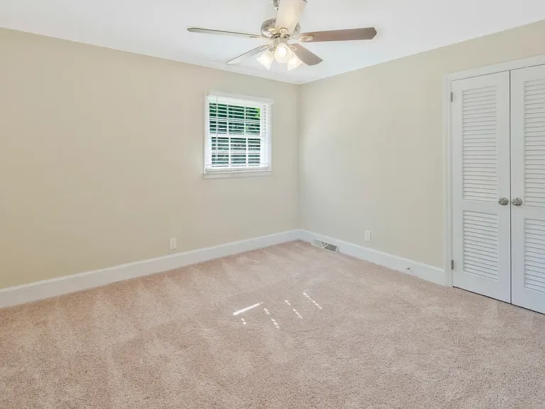 4207 Gladstone Ln — Photo 4