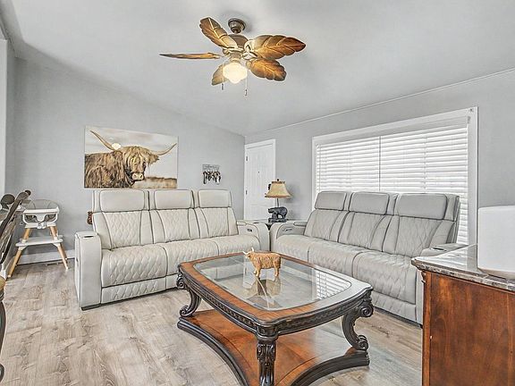 3rd image of 1500 W Thornton Pkwy #416