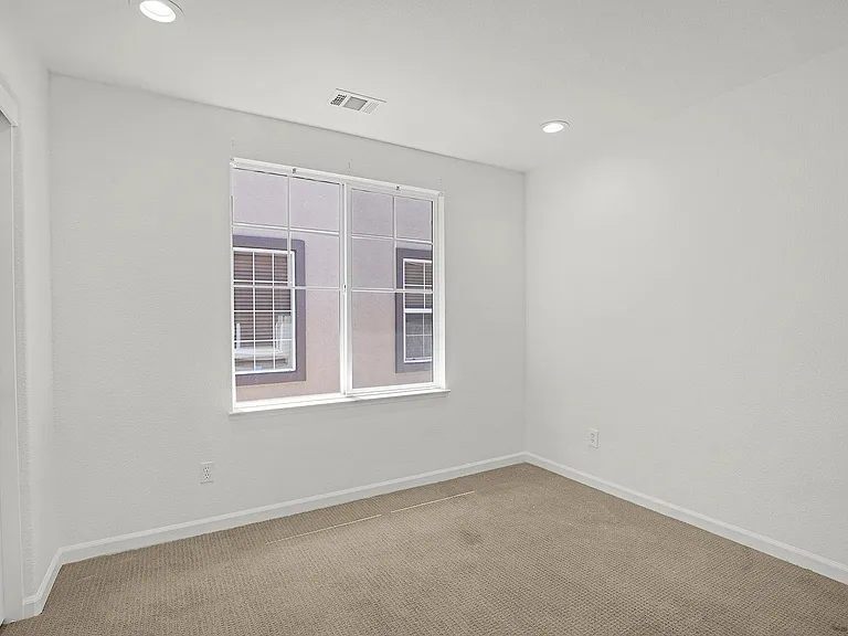 2111 Parkhurst St — Photo 20