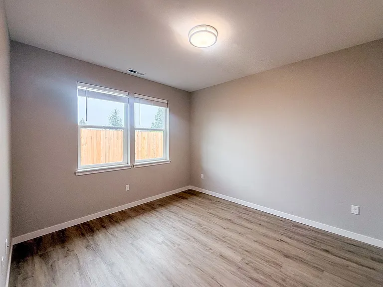 5534-5564 Skyline Rd S — Photo 131