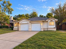 1235 Armadillo Rd, Austin, TX