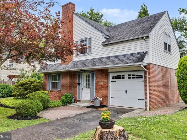 602 Meadow Ln, Oreland, PA 19075