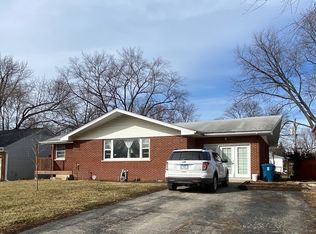 455 Lakelawn Blvd, Aurora, IL 60506