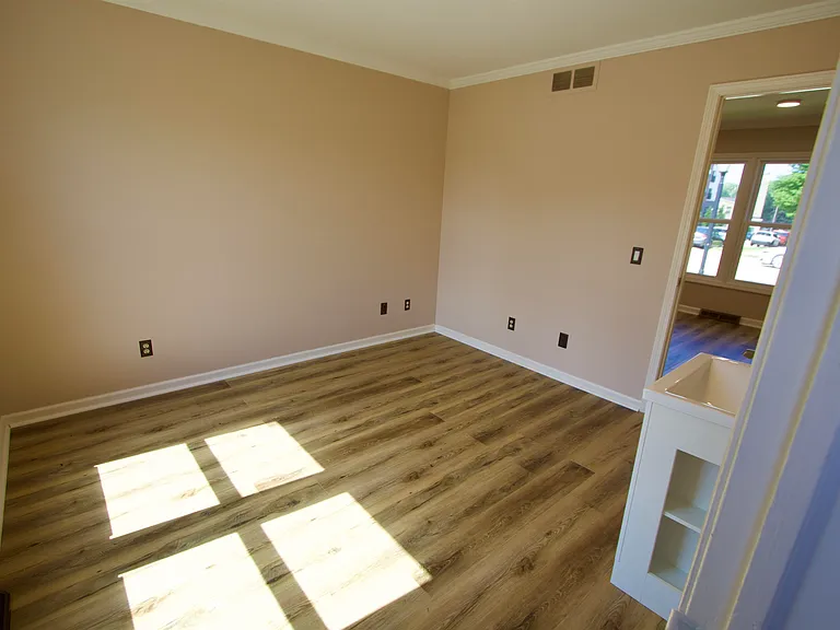 123 N Jackson St — Photo 21