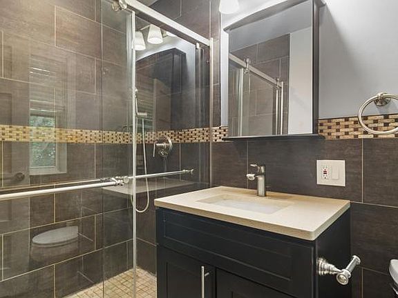 2nd image of 336 E Russell St APT 2