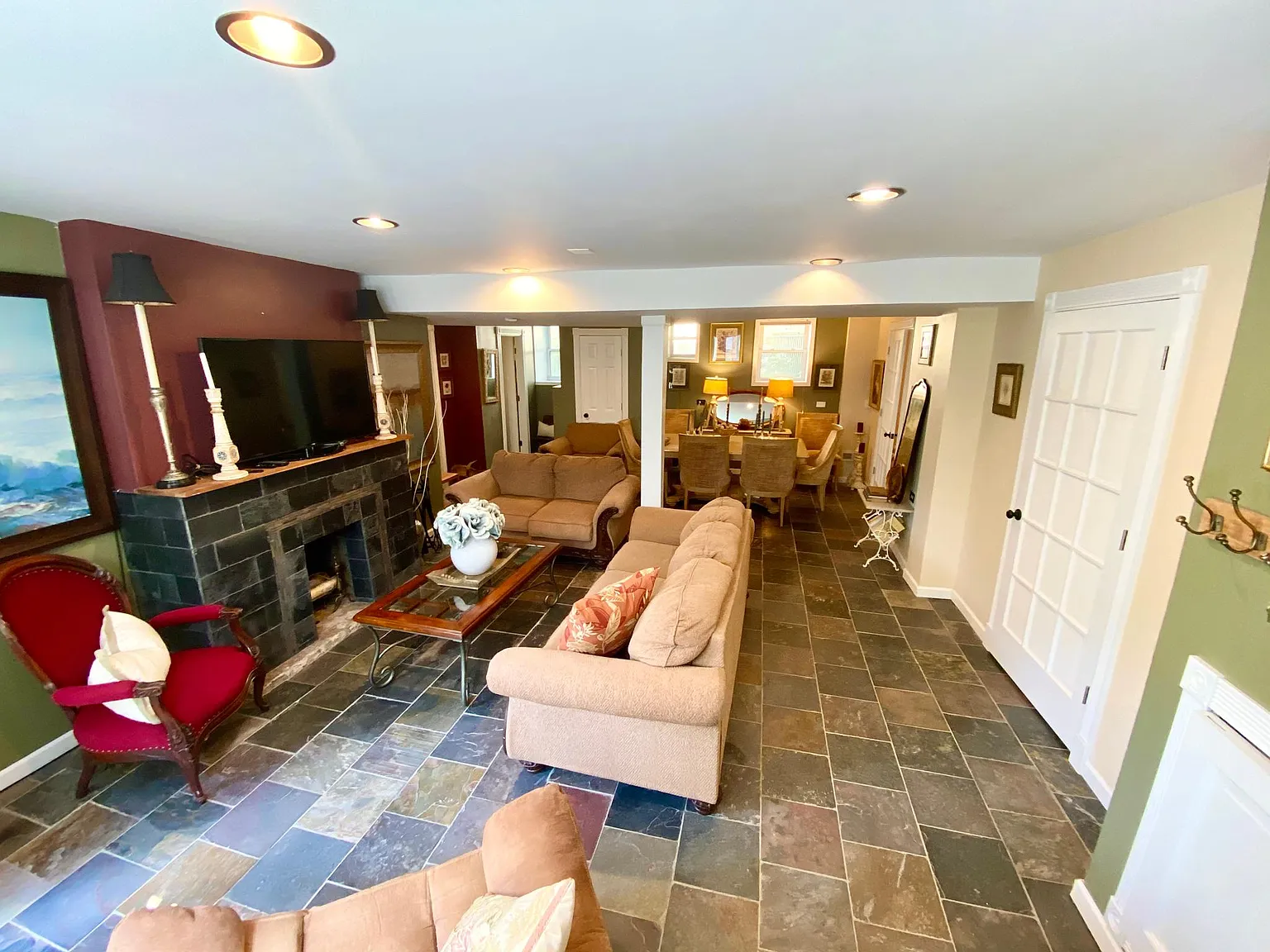 3 bed, $2,400 — Photo 3