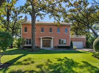 39 Woodside Dr, Oak Brook, IL 60523