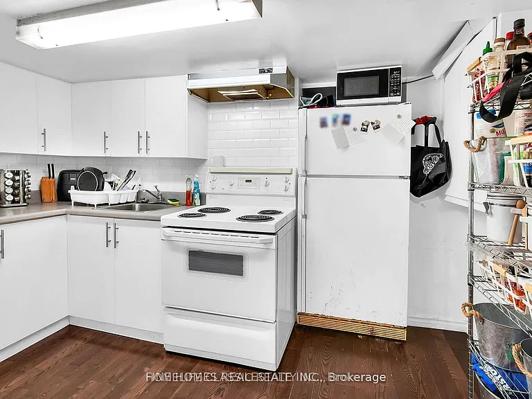 72 Gayla St #BASEMENT — Photo 2