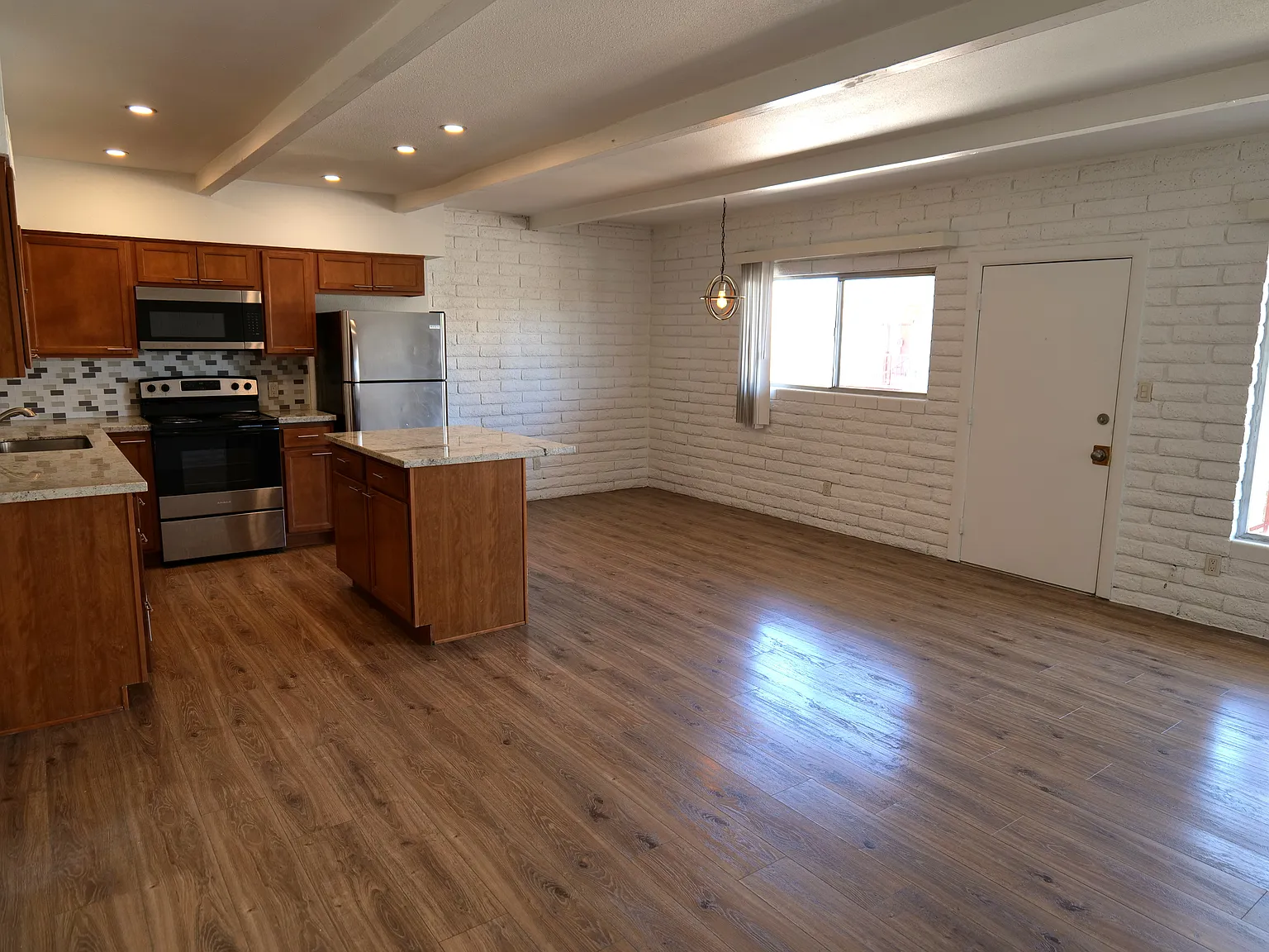 2 bed, 900 sqft, $1,295 — Photo 4