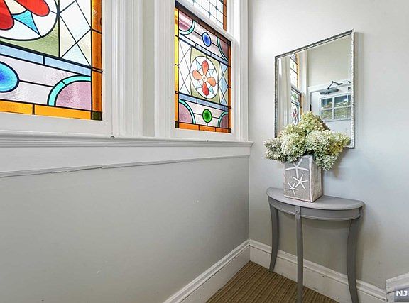 3rd image of 208 Bellevue Ave Floor 3