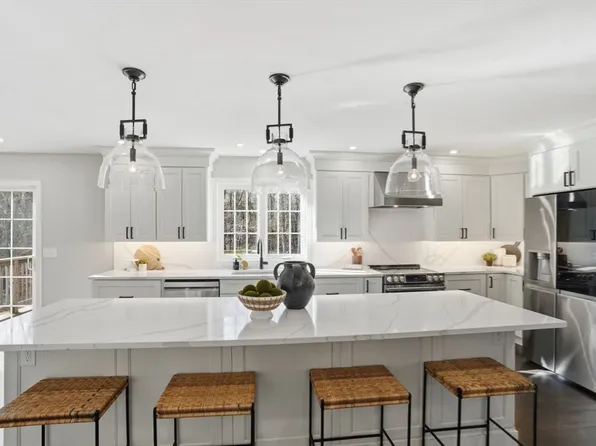139 Rocky Hill Rd, Rehoboth, MA 02769