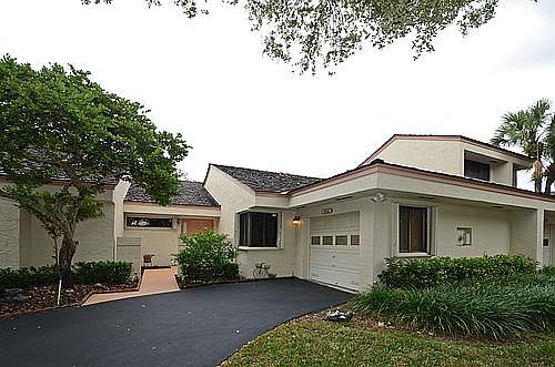 1st image of 9242 Chelsea Dr N