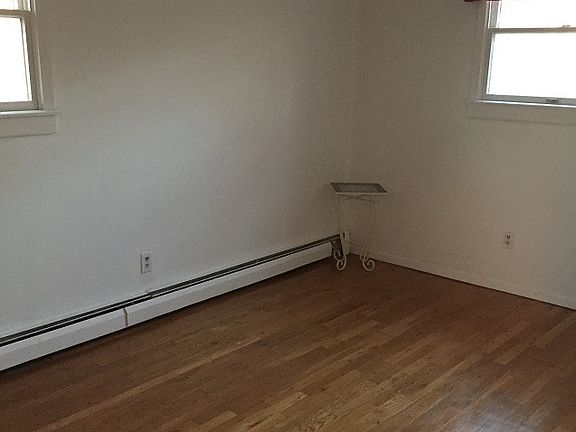 3rd image of 93 Hanrahan Ave