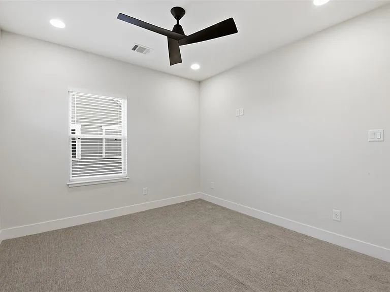 2204 Lou Ellen Ln — Photo 36