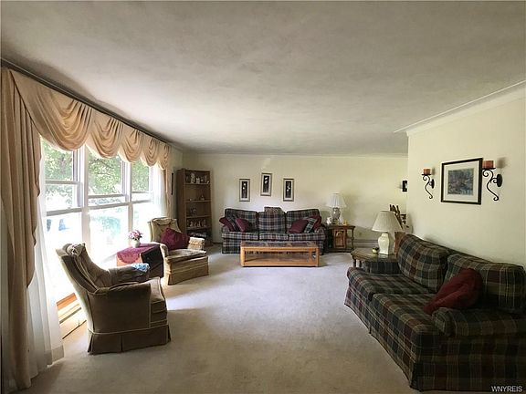 5th image of 61 Plymouth Dr