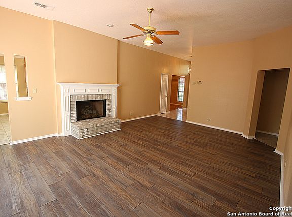 5th image of 11818 Jarvis Dr