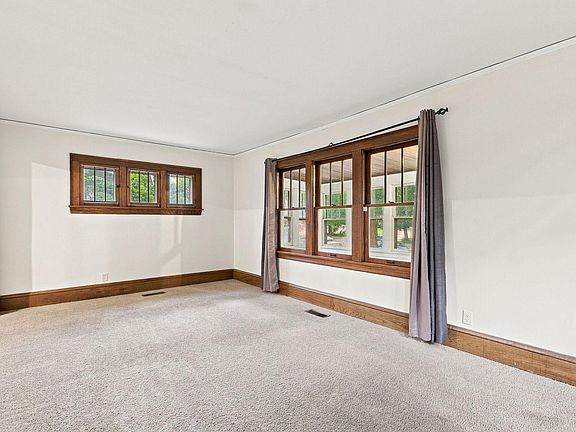 4th image of 1019 Sherburne Ave