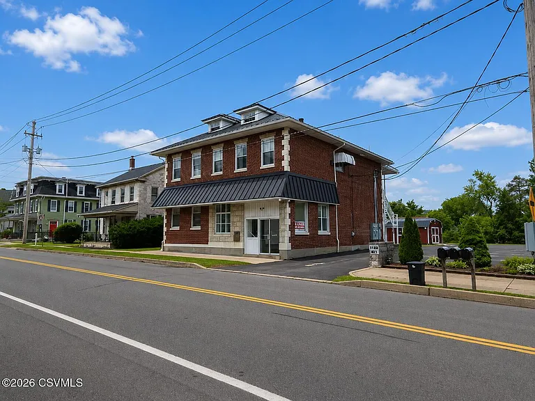 117 N Market St — Photo 2