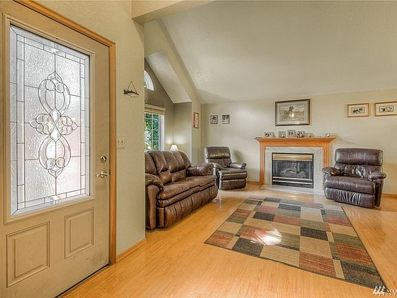 3rd image of 2124 22nd Ct SE