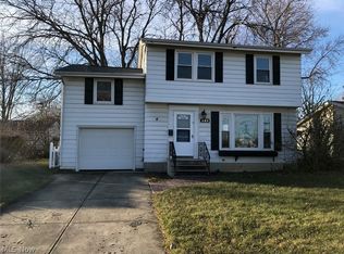 825 Thornwood St, Elyria, OH