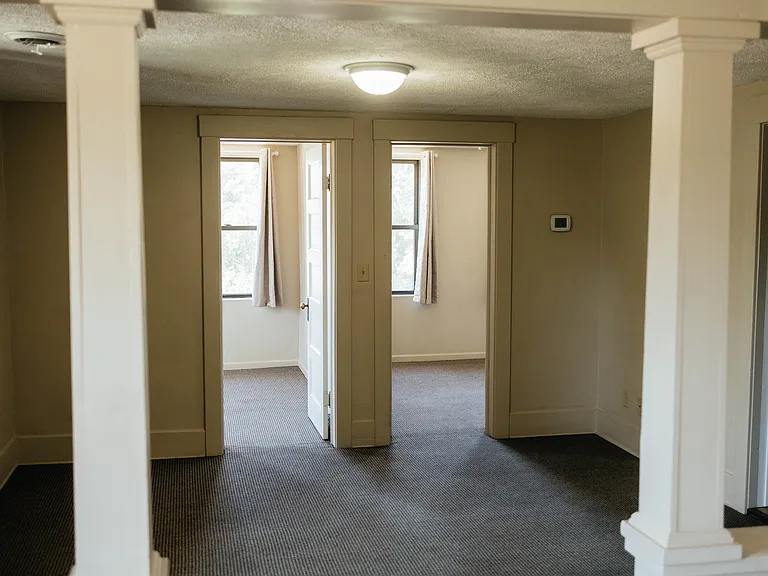 105 E 3rd St #3 — Photo 18