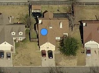 415 Red Coat Ln, Arlington, TX 76002