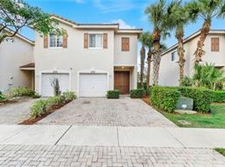 8731 Cypress Walk Ct, Fort Lauderdale, FL 33321