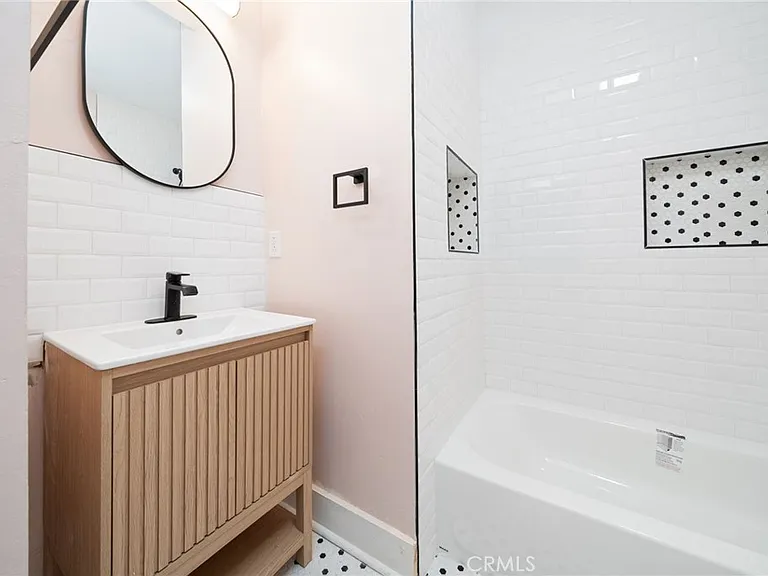 332 N Daisy Ave — Photo 16