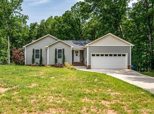 823 Limerick Dr, Dallas, NC 28034