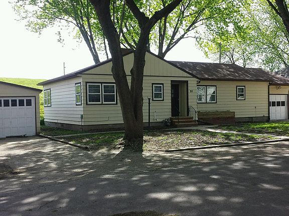 4th image of 202 McKinzie St N