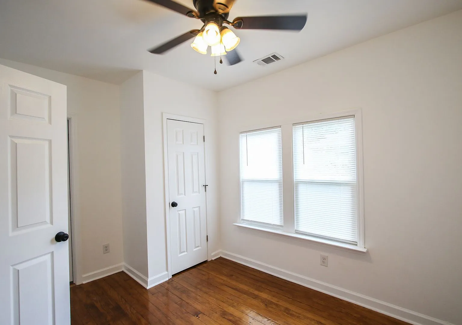 Spacious 4 Bedroom, 2.5 Bath Home in Savannah, GA — Photo 4